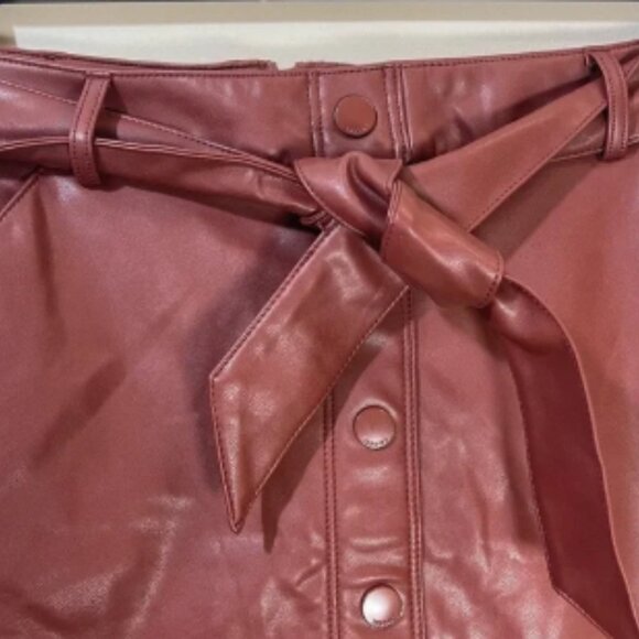 Abercrombie & Fitch Brown Vegan Faux Leather Mini Skirt Sz. Medium NWOT - Picture 7 of 7